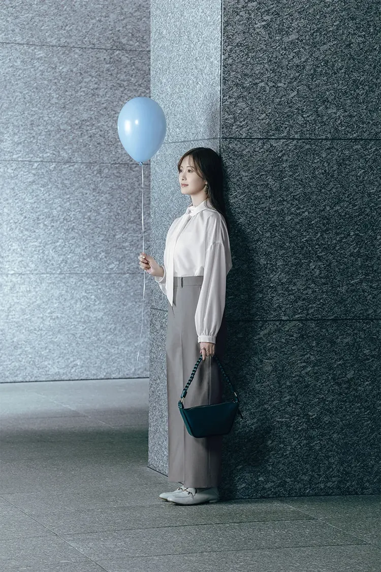 シアーハイネックボウタイブラウス