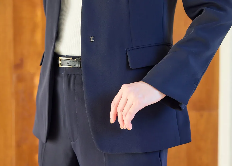 フロントフックで、すっきりと品のあるデザイン