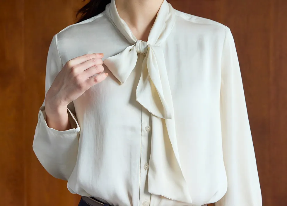 着こなしに合わせて、結び方もアレンジ