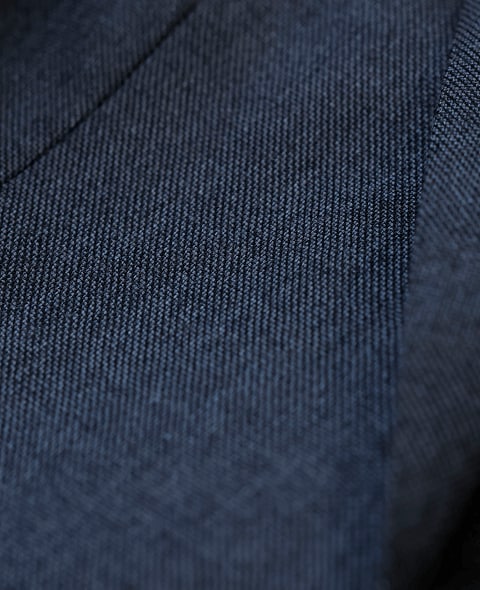 インプリーツ仕様のパンツ