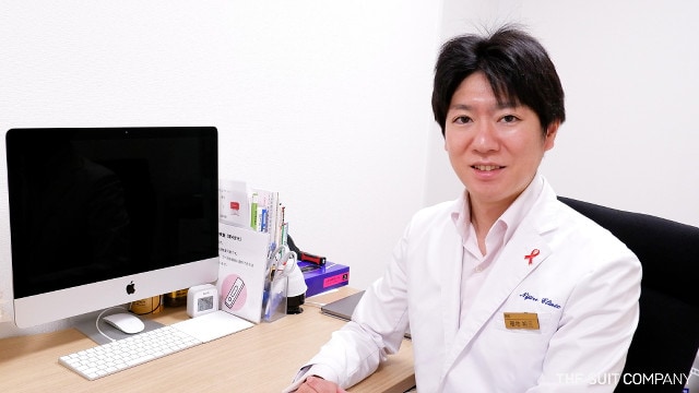TSD編集部の取材を受ける監修者の福地先生