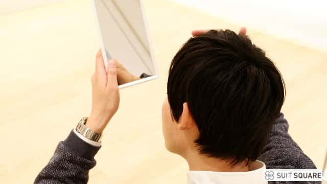 薄毛を気にする男性