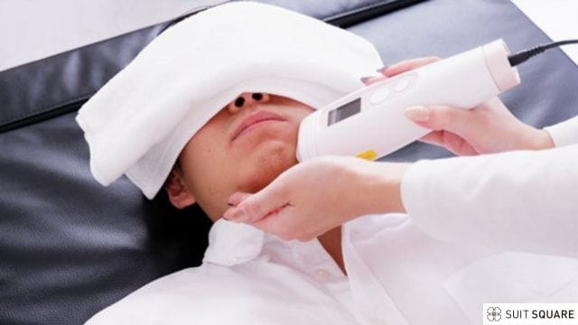 施術を受ける男性のイメージ