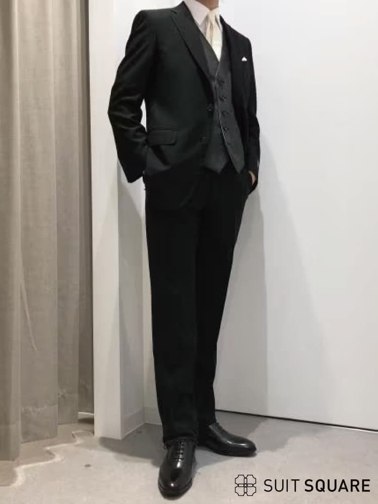 結婚式 スーツ 色 ブラック 黒