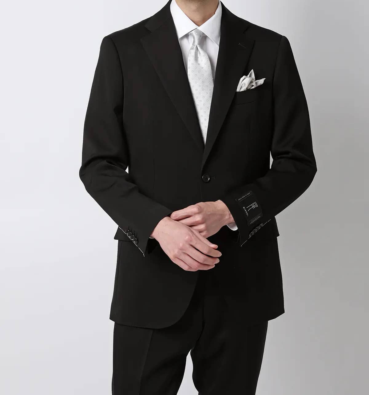 結婚式のシャツ色は白以外もOK？立場別のマナーとNGカラーの見分け方を徹底解説(01)