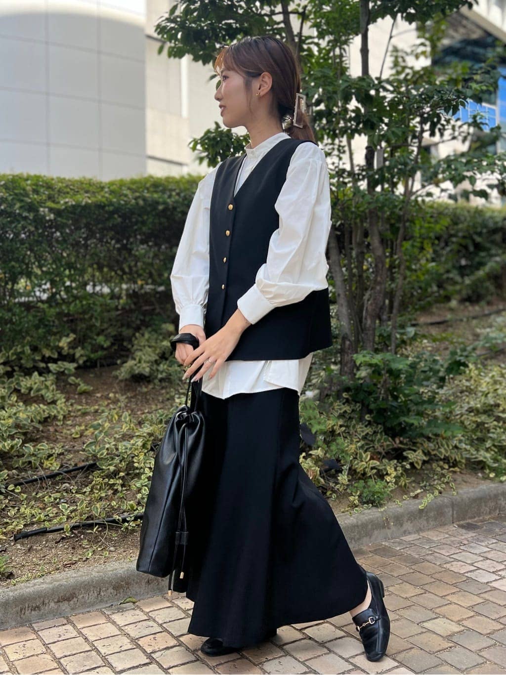 ボリュームスリーブブラウス ジレ 黒 フレアスカート